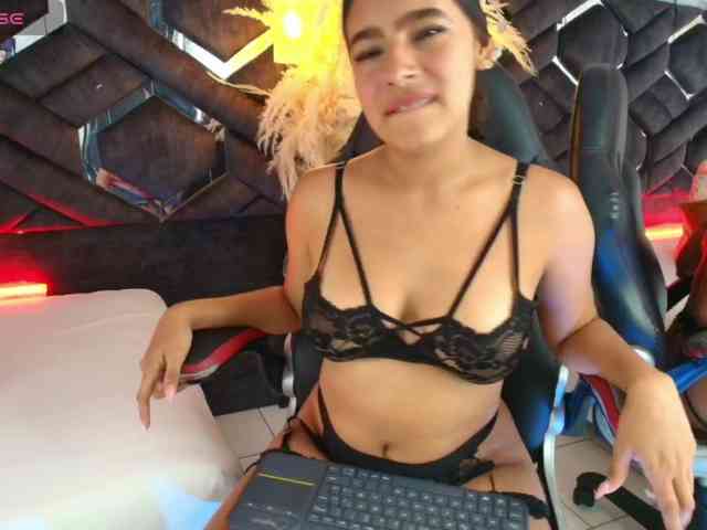 Zoe-Johnson Zoe-Johnson