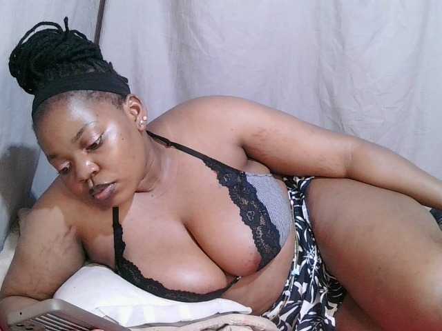 le modèle just-nana est en webcam porno dans un show sur le site bongacams, il possède les tags suivants: Ebony,Brunette,Trimmed