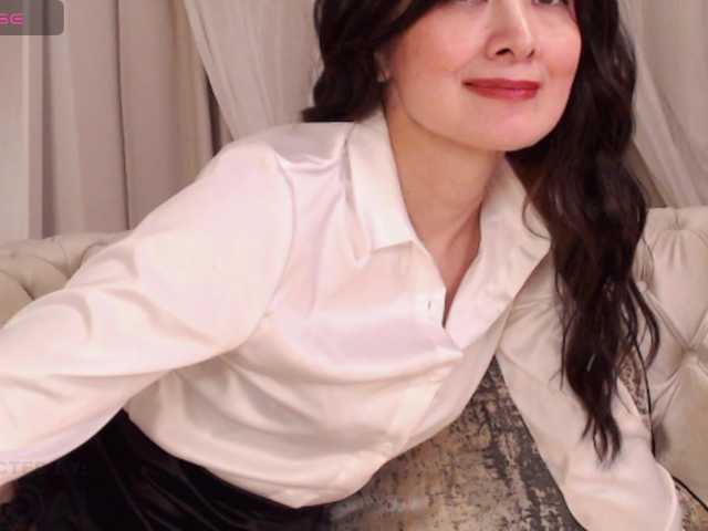 Laydee-E's BongaCams show and profile