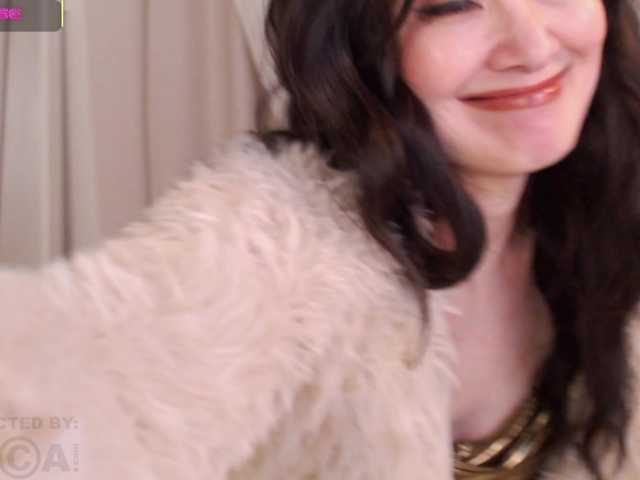 Laydee-E's BongaCams show and profile