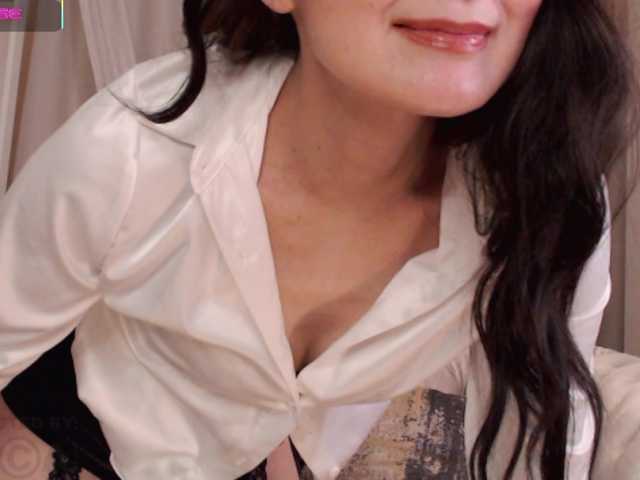Laydee-E's BongaCams show and profile