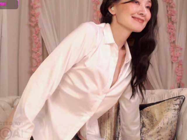 Laydee-E's BongaCams show and profile