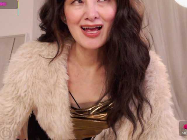 Laydee-E's BongaCams show and profile