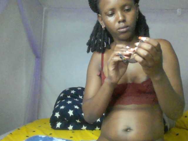 le modèle Bunnydiva- est en webcam porno dans un show sur le site bongacams, il possède les tags suivants: Ebony,Brunette,Trimmed