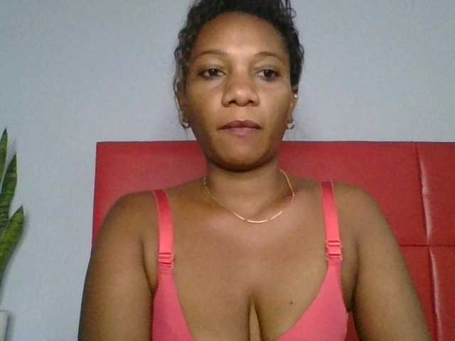 Try sweet stripper Faozia and her bare naked shape Faozia from BongaCams