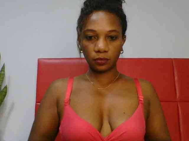 Faozia bongacams