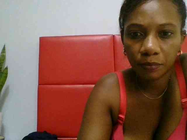 Faozia Live Webcam on BongaCams