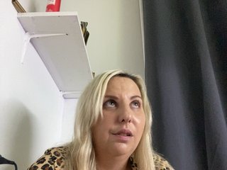 Roksi-8 Porn Show