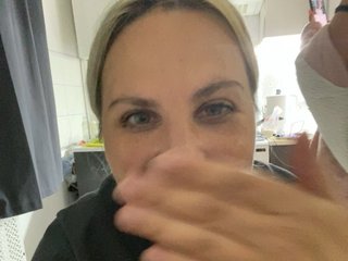 Roksi-8 Porn Show