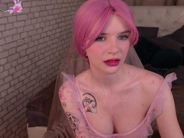 KiraMountrays chat room