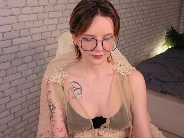 KiraMountrays on BongaCams