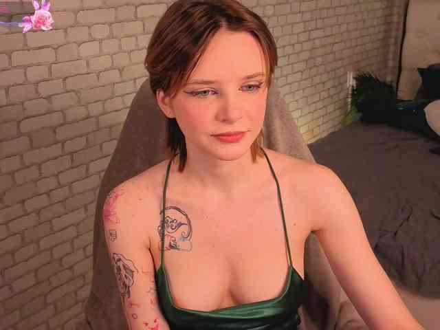 KiraMountrays bongacams