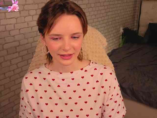 KiraMountrays Live Webcam on BongaCams