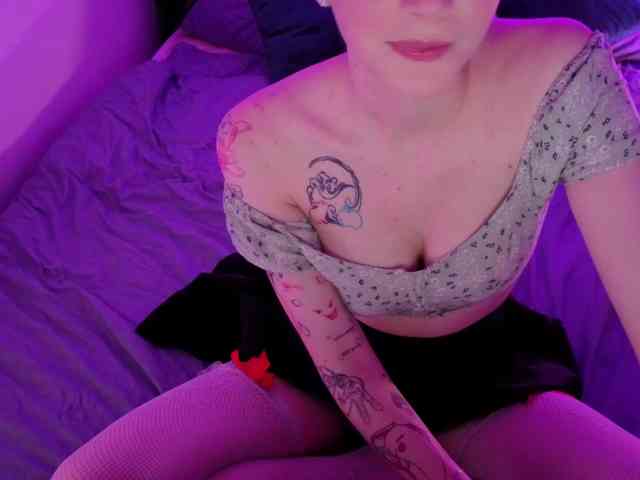 KiraMountrays Live Webcam on BongaCams