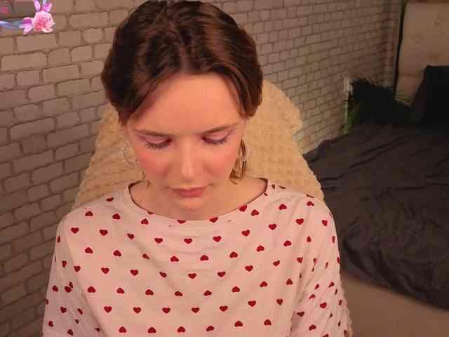 KiraMountrays bongacams