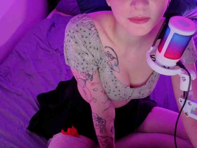 KiraMountrays Live Webcam on BongaCams