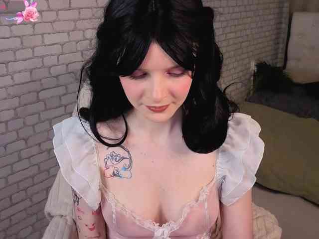 KiraMountrays Live Webcam on BongaCams