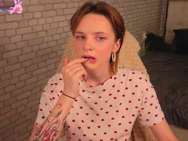 KiraMountrays webcam