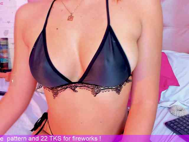 VictoriiaCross webcam