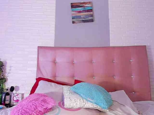 VictoriiaCross webcam