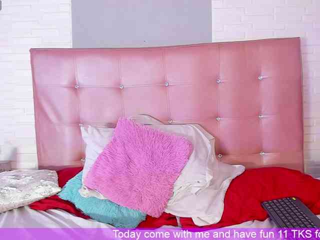 VictoriiaCross webcam