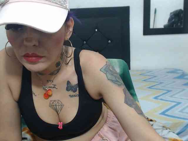 monicaloveet bongacams