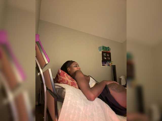 Peachyz's BongaCams show and profile