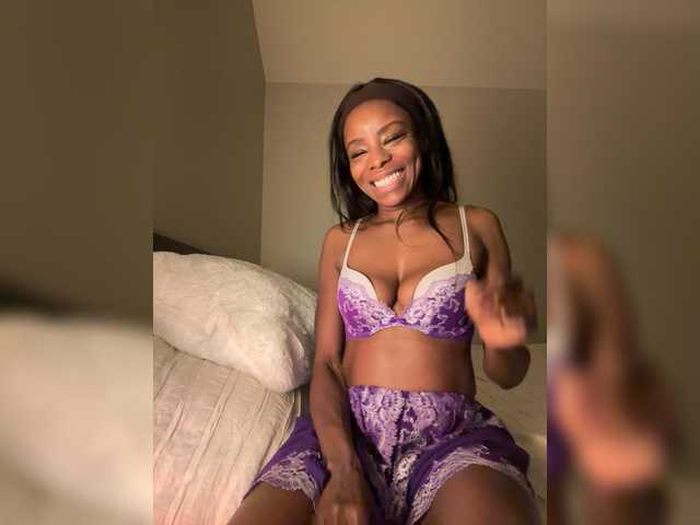 Peachyz's BongaCams show and profile