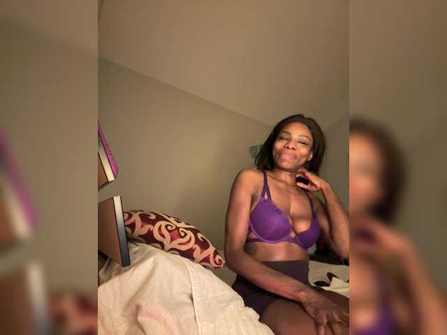 Peachyz's BongaCams show and profile