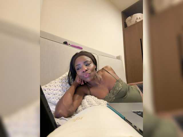 Peachyz's BongaCams show and profile