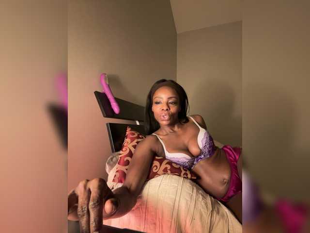 Peachyz's BongaCams show and profile