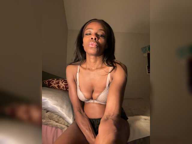 Peachyz's BongaCams show and profile