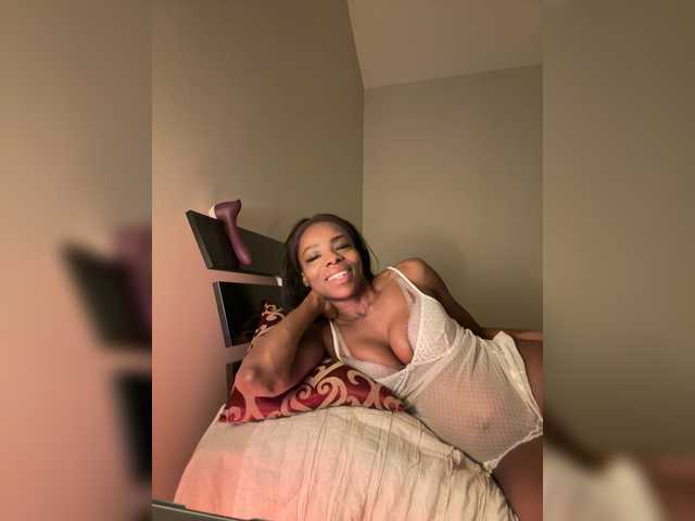 Peachyz's BongaCams show and profile