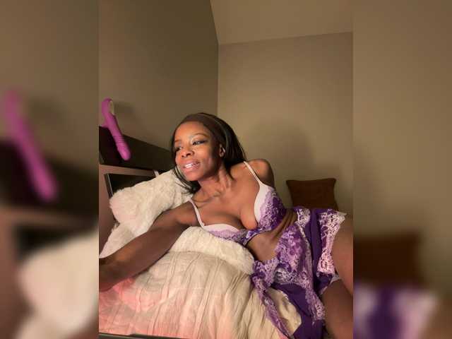 Peachyz's BongaCams show and profile