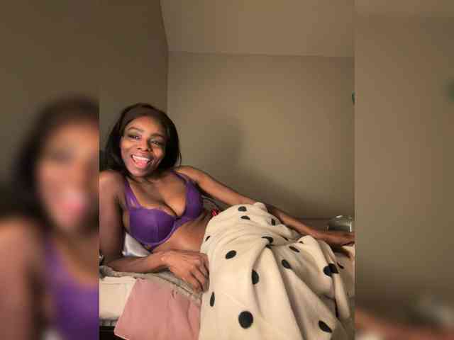 Peachyz Live Webcam on BongaCams