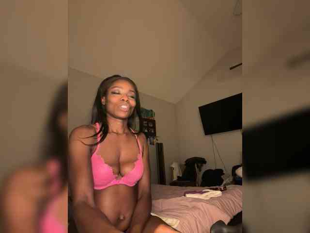 Peachyz Live Webcam on BongaCams