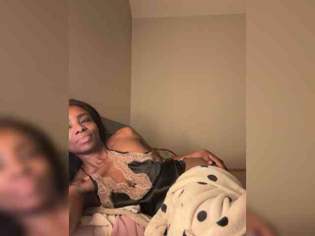 Peachyz Live Webcam on BongaCams