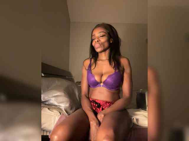 Peachyz Live Webcam on BongaCams