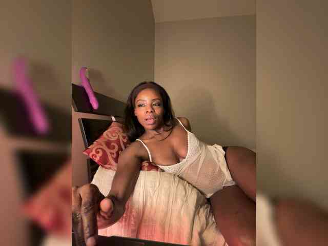 Peachyz Live Webcam on BongaCams