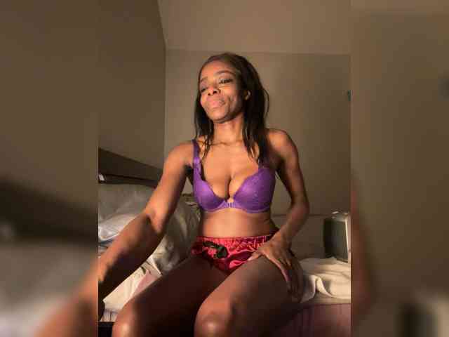 Peachyz Live Webcam on BongaCams