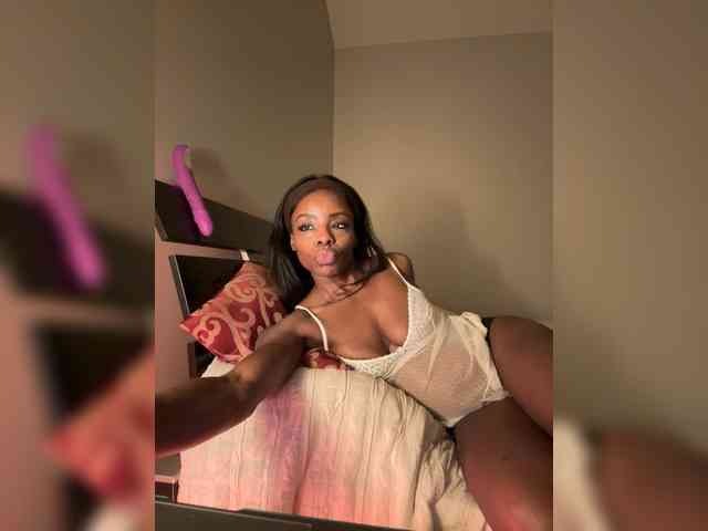 Peachyz Live Webcam on BongaCams