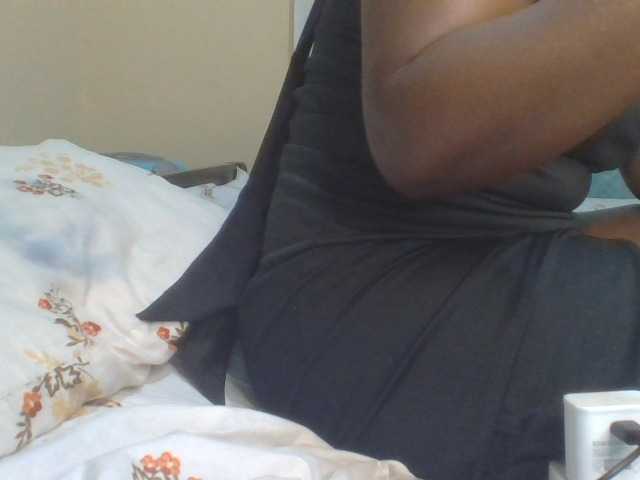 ShallyVee's BongaCams show and profile