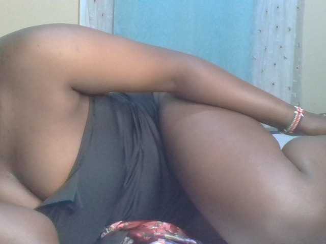 ShallyVee's BongaCams show and profile