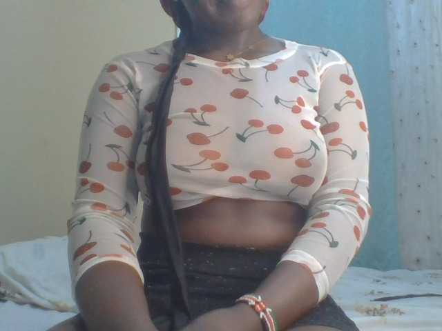 ShallyVee's BongaCams show and profile