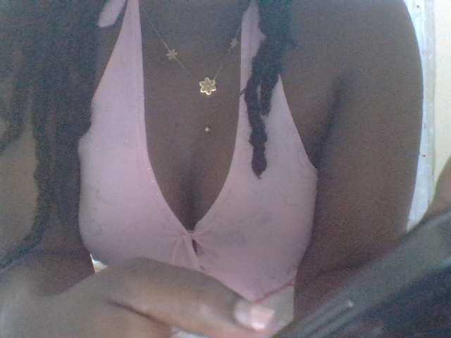 ShallyVee's BongaCams show and profile