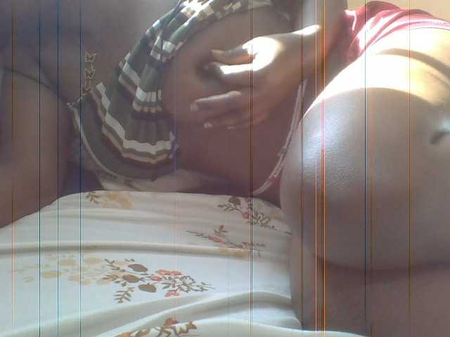 ShallyVee Live Cam on BongaCams