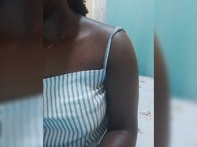 ShallyVee's BongaCams show and profile