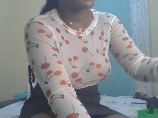 ShallyVee's BongaCams show and profile