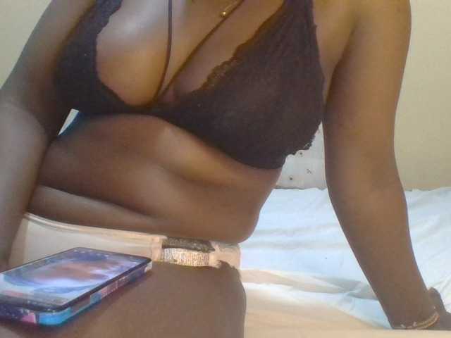 ShallyVee's BongaCams show and profile