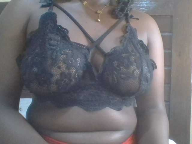 ShallyVee's BongaCams show and profile